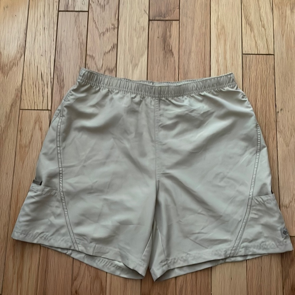 Columbia Shorts SZ Medium